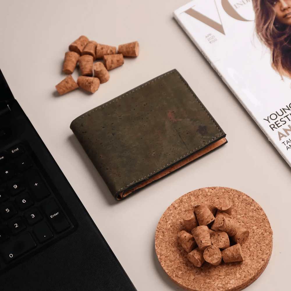 Bifold vegan cork wallet in olive green – Clan Earth Kakapo