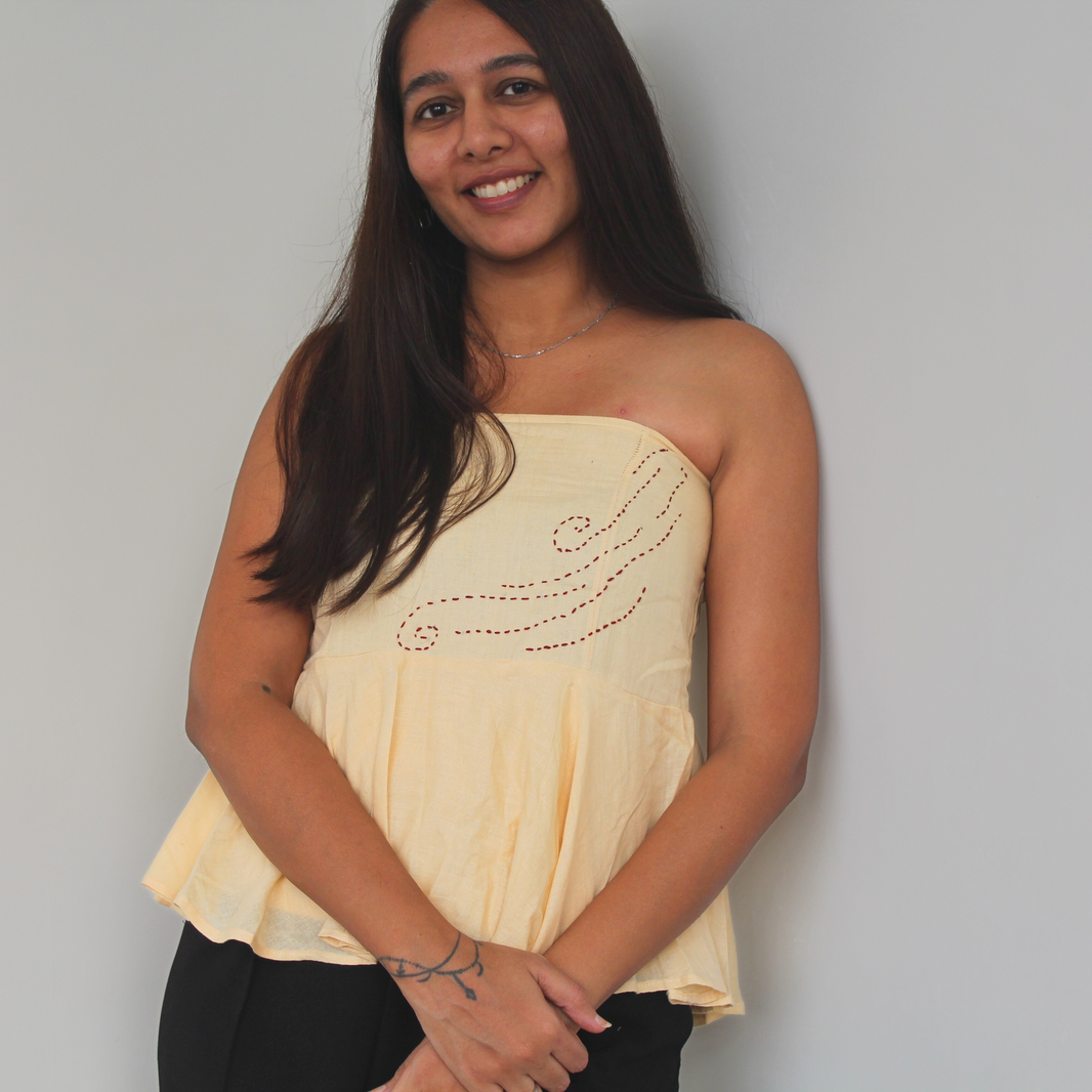 Woman wearing a beige strapless top