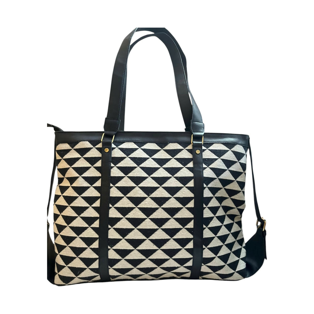 ONEarth vegan leather laptop bag, product photo 5