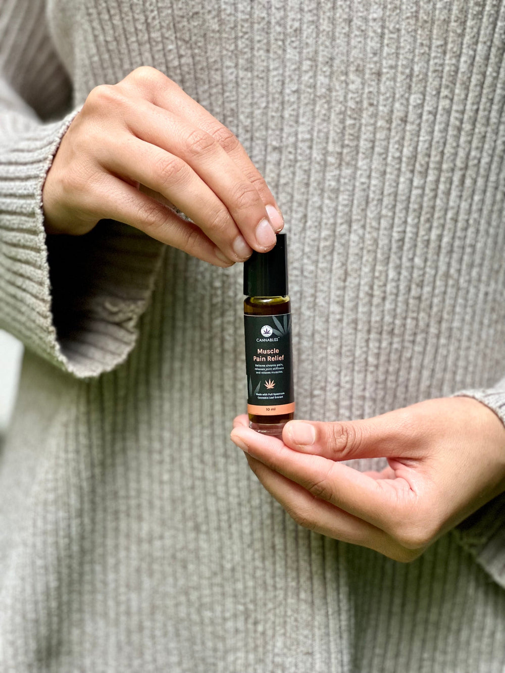 MUSCLE PAIN RELIEF ROLL-ON - EarthBased 