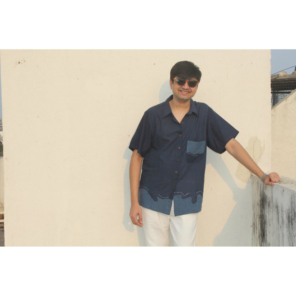 Man wearing a lightweight pure cotton casual shirt for men, relaxed fit breathable summer shirt perfect for travel and everyday wear.