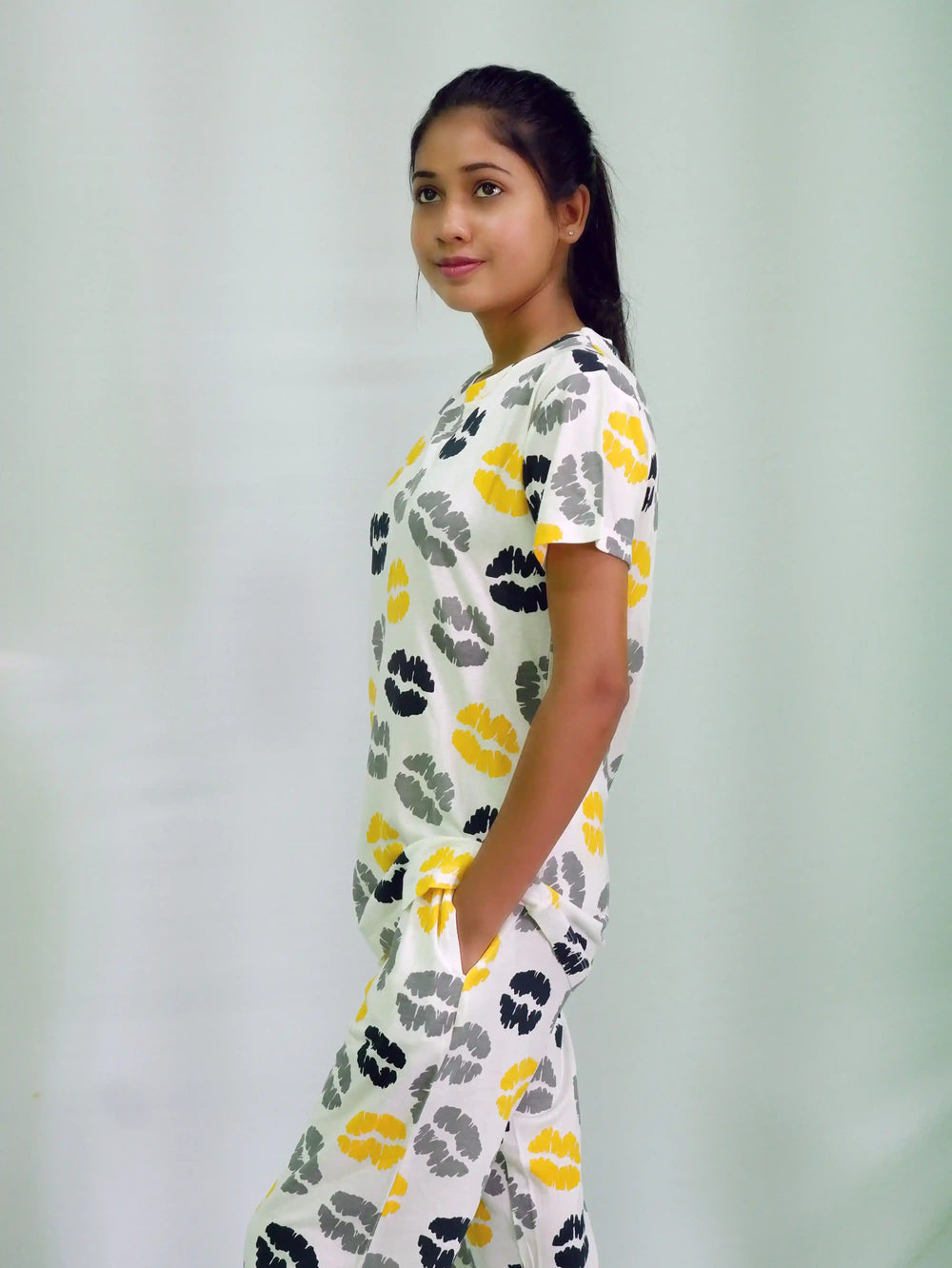 Kisses Print T-shirt & Pant Night Dress in Tofu | Playout - EarthBased 