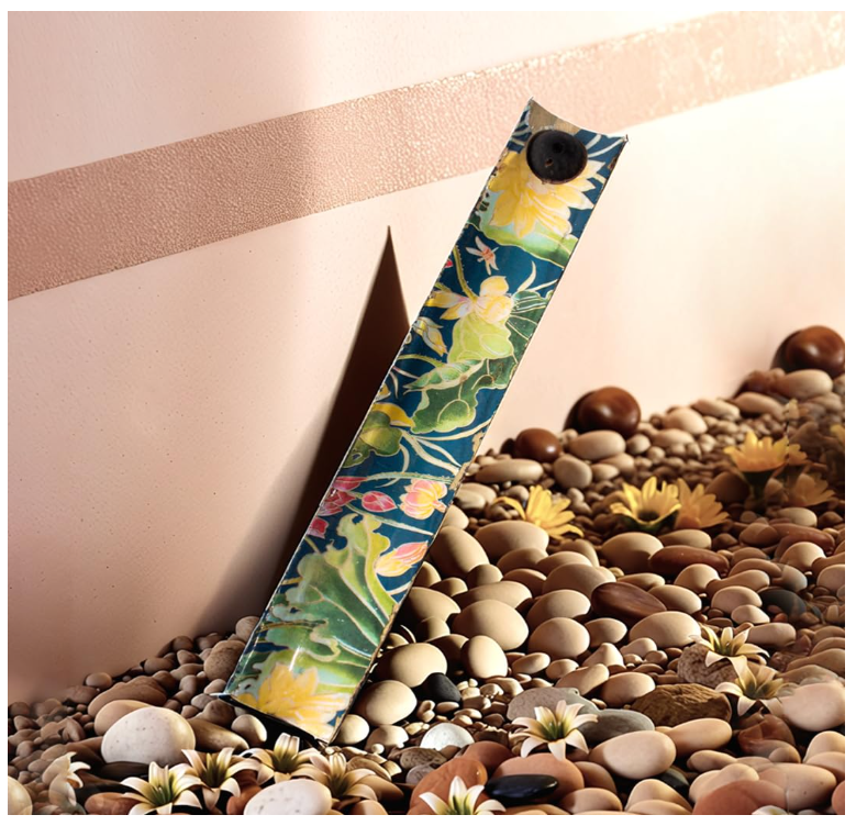 Kheoni floral pattern incense stick holder – close-up