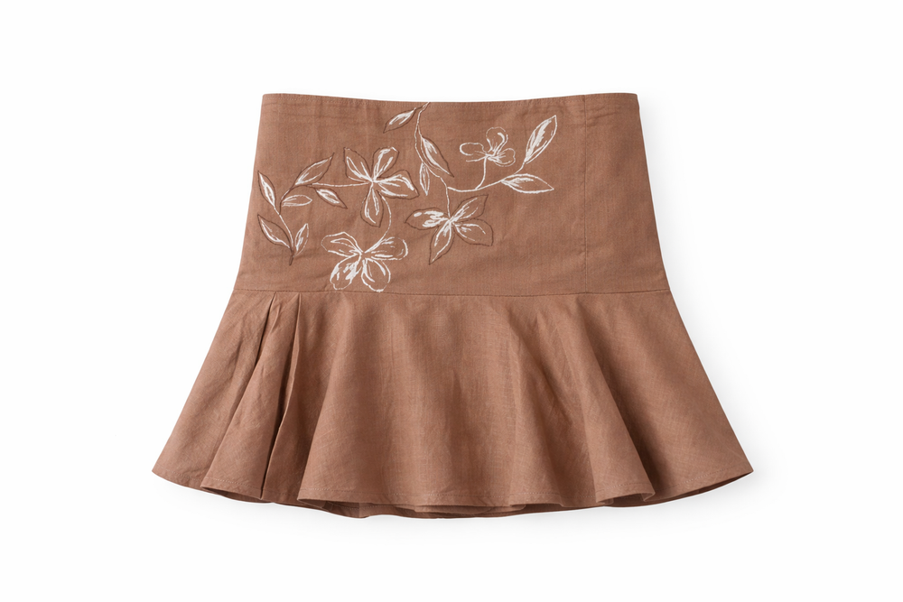 Casual strapless summer top for women made from breathable cotton fabric, relaxed fit tube top designed for inclusive sizing.