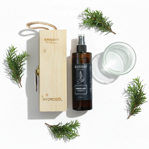 Kheoni Juniper Leaf hydrosol spray bottle – close-up