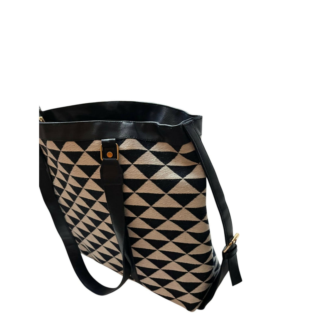 Vegan leather laptop bag by ONEarth, product photo 2